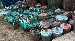 Lote de damajuanas antiguas y sifones