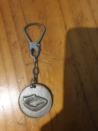 Llavero Metálico con Relieve