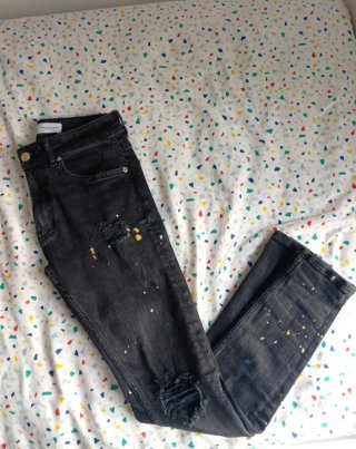 Pantalones Tejanos Negros con Detalles