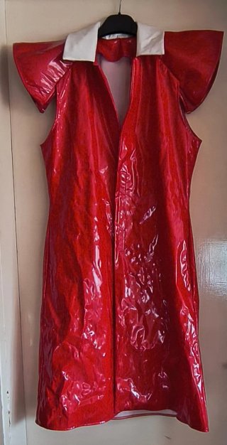 Disfraz Rojo con Cuello Blanco