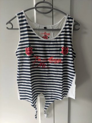 Camiseta de Rayas con Nudo