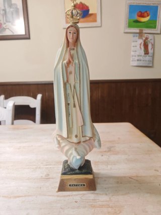 Estatuilla de la Virgen de Fátima