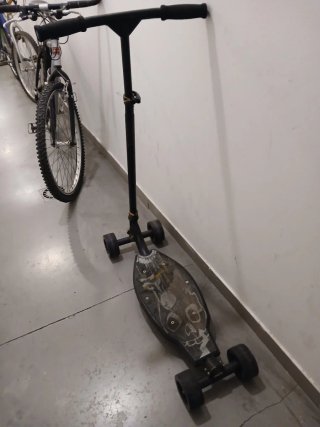 Patinete de cuatro ruedas