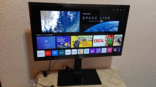 Smart TV LG 32 pulgadas con soporte giratorio