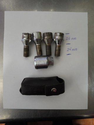 Set de 4 Tornillos Antirrobo para Ruedas