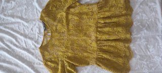 Blusa de encaje amarilla Zara