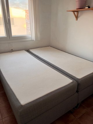 Set de 2 Camas de 90 con Base Tapizada y Colchón
