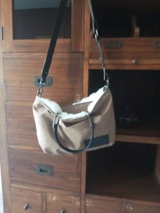 Bolso Parfois Beige con Interior de Pelo