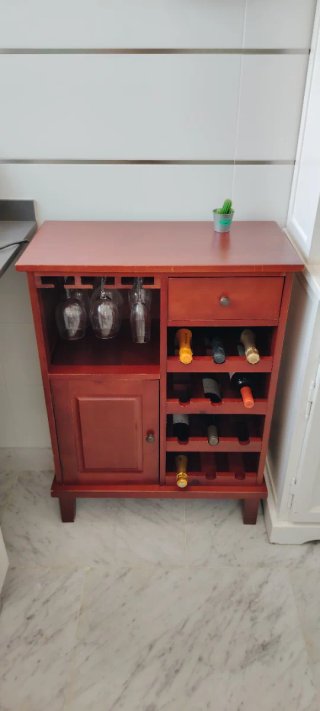 Mueble bar botellero de madera rojo