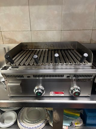Barbacoa a gas Mainho con pietre vulcaniche