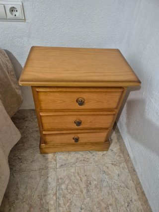 Mesita de Noche de Pino