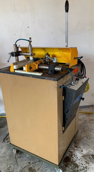 Fresadora para perfiles de aluminio