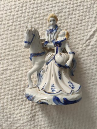 Figura de Cerámica Pareja a Caballo