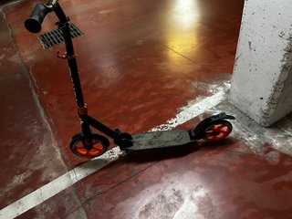 Patinete Plegable Tijuana 230 Negro y Naranja