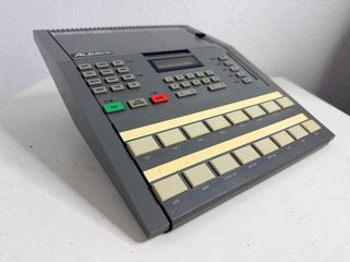 Caja de ritmos Alesis HR-16 (1986)