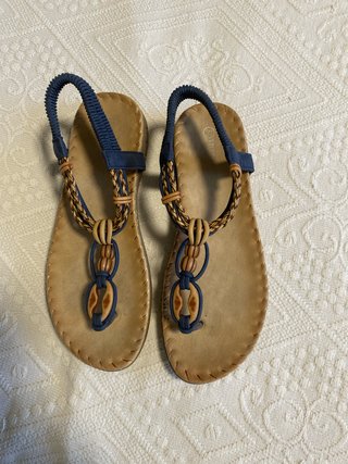Sandalias de mujer con detalles trenzados