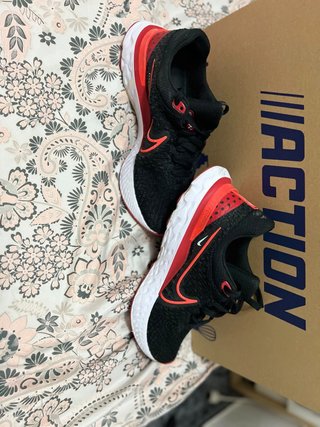 Zapatillas Nike Negras y Rojas
