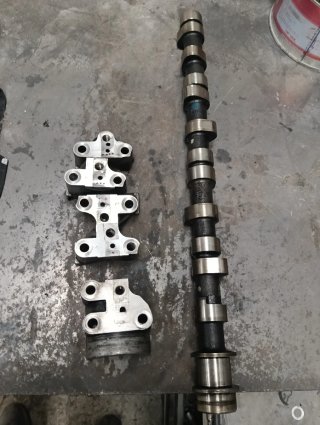 Árbol de levas con soportes para motor 4D56