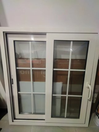 Ventana de Aluminio Blanca Corredera
