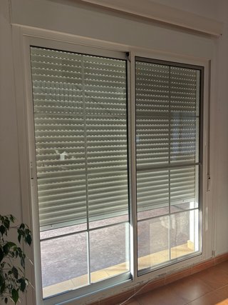 Puerta Balconera Corredera con Persiana