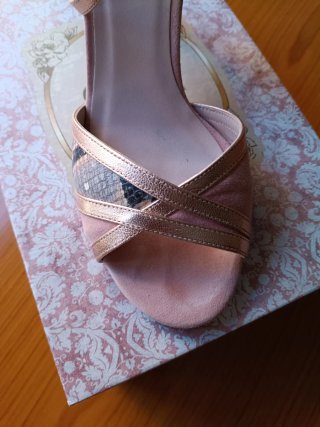Zapatos de fiesta con detalle metalizado