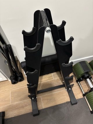 Supporto verticale per manubri