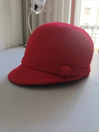 Sombrero de niña rojo