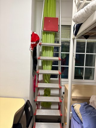 Escalera de 8 peldaños y pack de herramientas