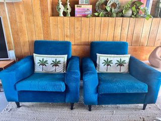 Dos sillones vintage de terciopelo azul
