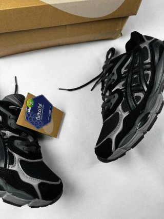 Zapatillas Asics Negras y Grises