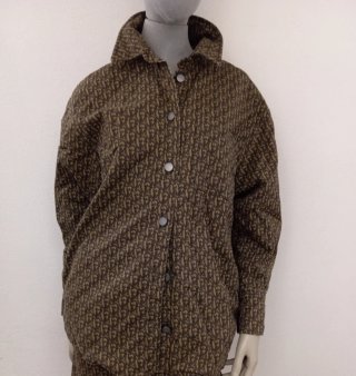 Chaqueta con logo MG