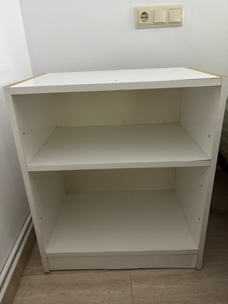 Mesita de noche blanca