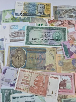 Lote 50 billetes diferentes del mundo
