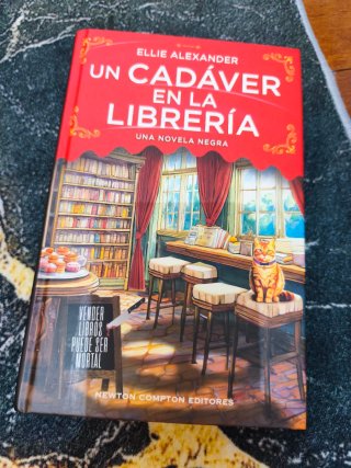 Libro : Un cadáver en la librería