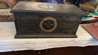 Baúl de madera estilo oriental vintage