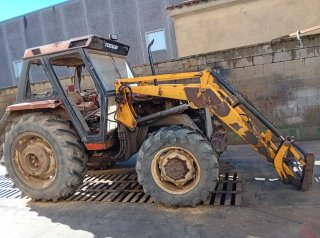 Tractor Fiatagri con pala cargadora