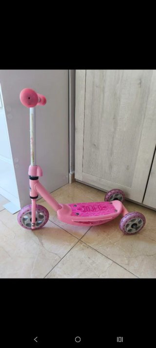 Patinete Infantil Rosa de Tres Ruedas