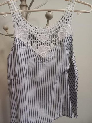 Top de tirantes rayas azul y blanco