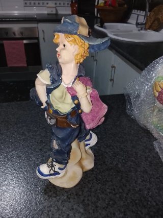 Figura de Porcelana Niño