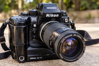 Nikon F4E + MB-23 + Zoom-Nikkor 35-105mm