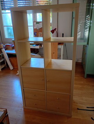 Estantería Kallax IKEA con cajones y puertas