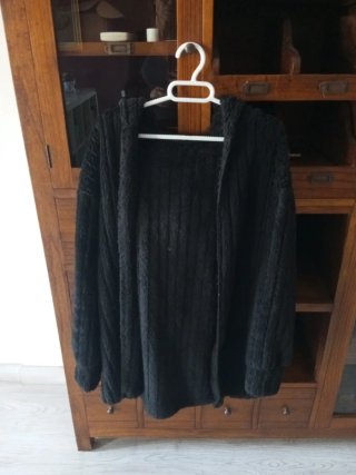 Chaqueta tres cuartos de pelo negra