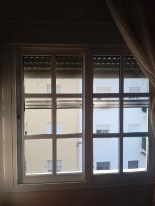 Ventana de Aluminio Blanca, persiana, mosquitera