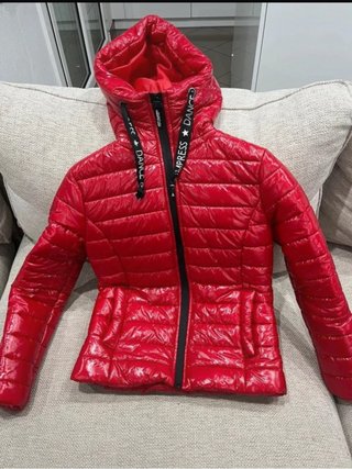 Chaqueta Acolchada Roja con Capucha