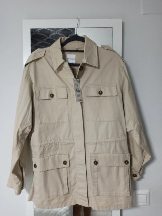 Chaqueta Stradivarius Beige