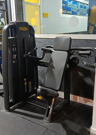 Máquina Press de Hombros Technogym