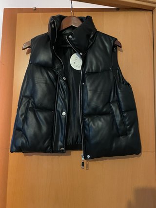 Chaleco Acolchado Negro Efecto Piel