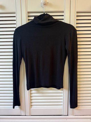 Jersey fino de cuello vuelto negro