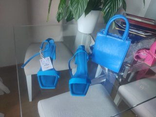 Zapatos de fiesta y bolso azul talla 38
