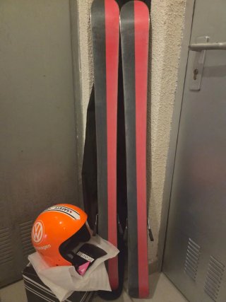 Esquís Cortos y Casco